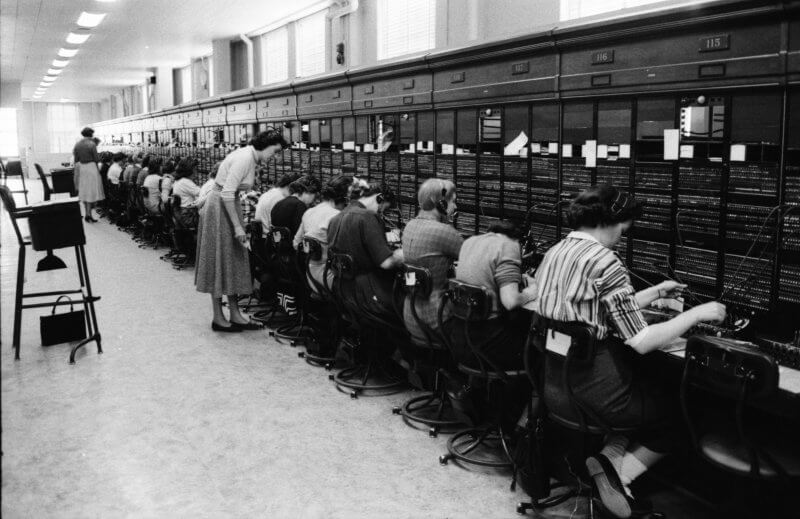Телефонистки в call center прошлого, операторы операторы колл центра
