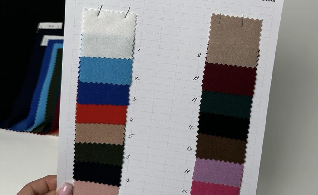 кейс, приклад планшетки з тканинами, яку можна прикласти до опису завдання в CRM